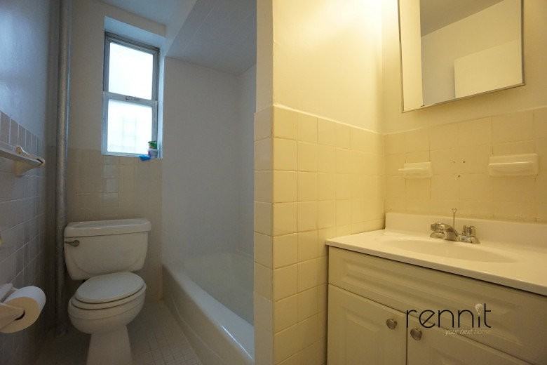 43rd St #D2 - Photo 3 of 8