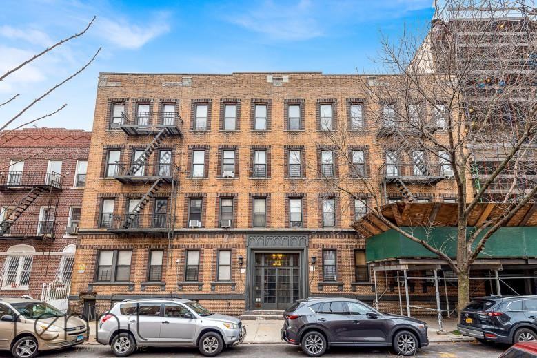 43rd St #D2 - Photo 7 of 8