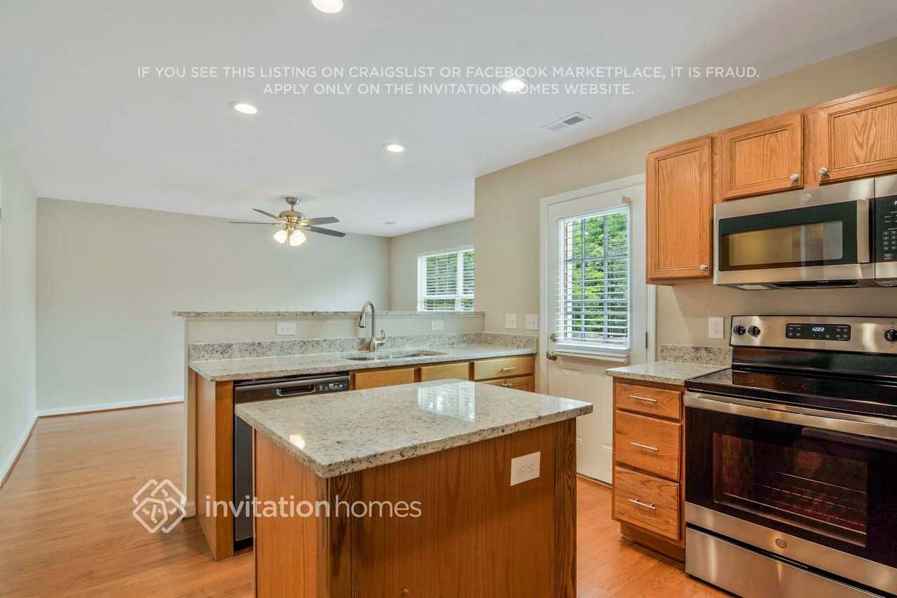 107 Knightwood Dr - Photo 4 of 20