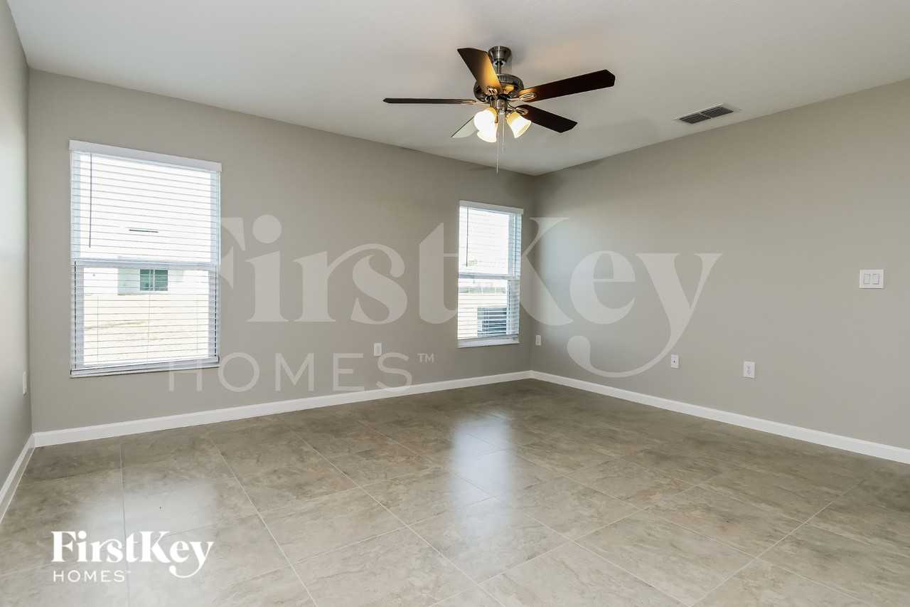 462 Earheart Dr - Photo 3 of 19