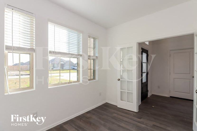 7307 Hillside Ave - Photo 3 of 15