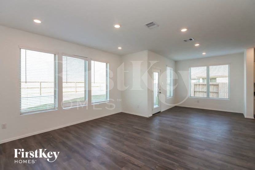 7307 Hillside Ave - Photo 4 of 15