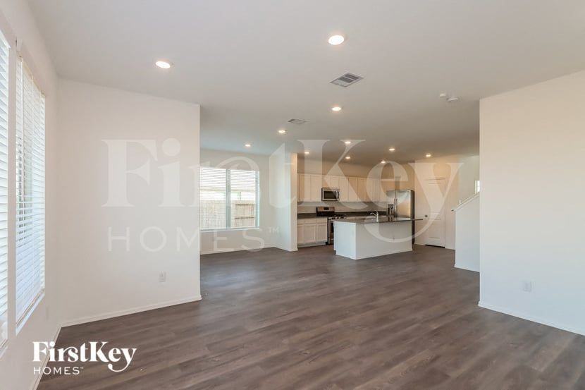 7307 Hillside Ave - Photo 5 of 15