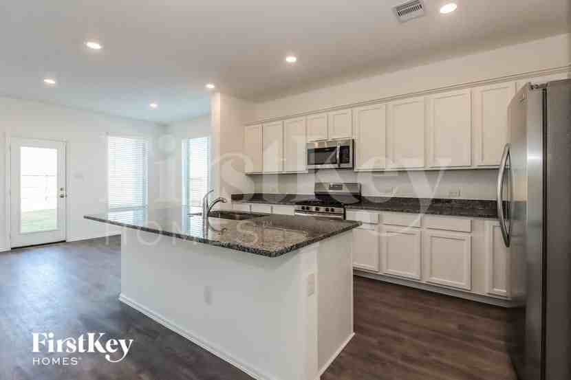 7307 Hillside Ave - Photo 6 of 15