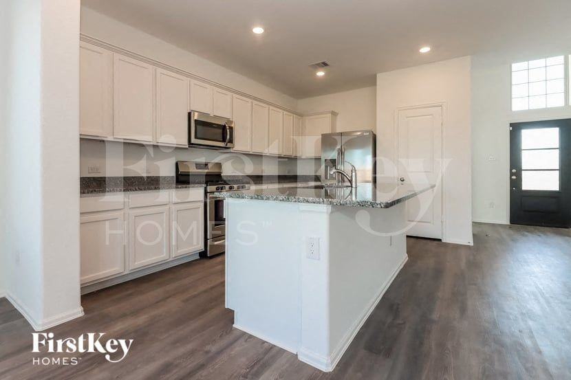 7307 Hillside Ave - Photo 7 of 15