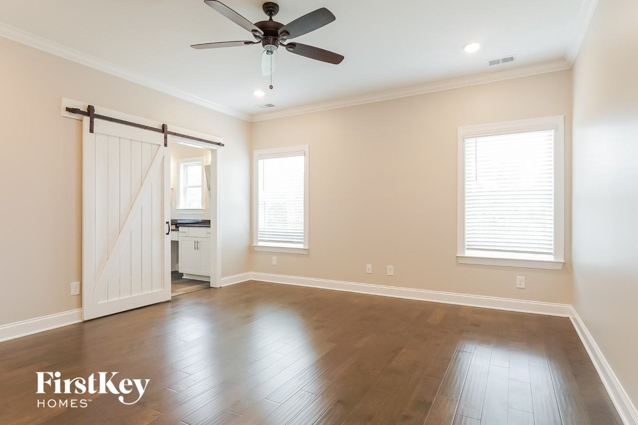 1052 Crestview Rdg - Photo 4 of 15