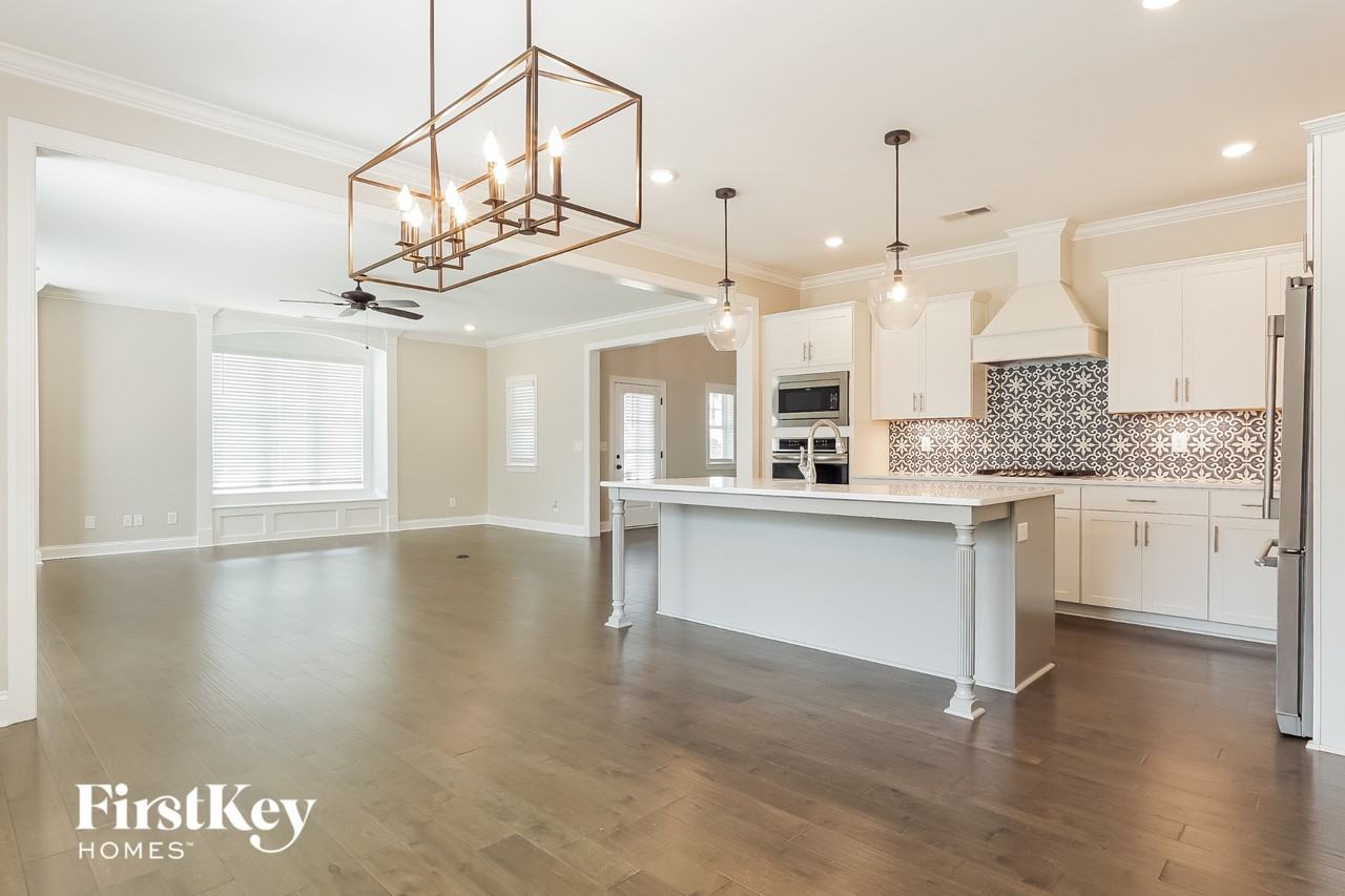 1052 Crestview Rdg - Photo 5 of 15