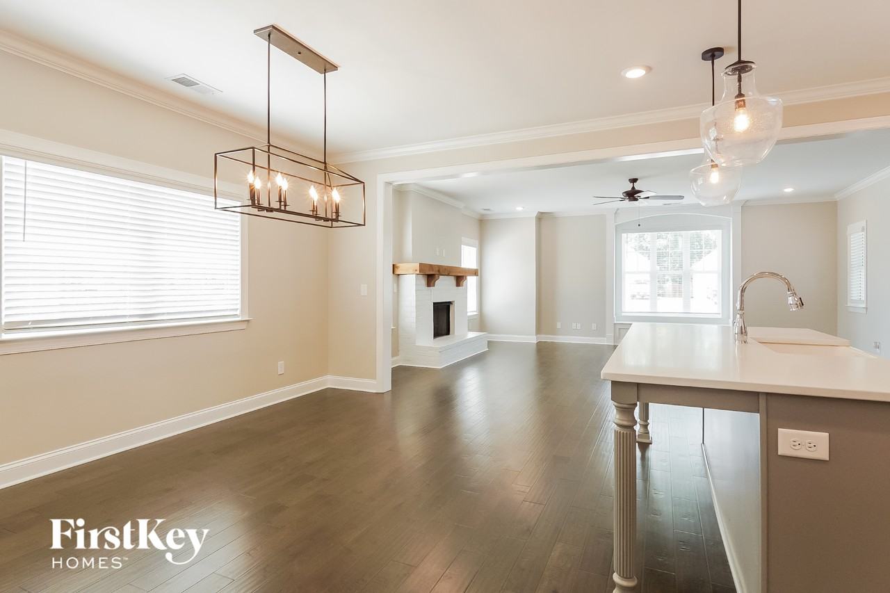 1052 Crestview Rdg - Photo 6 of 15