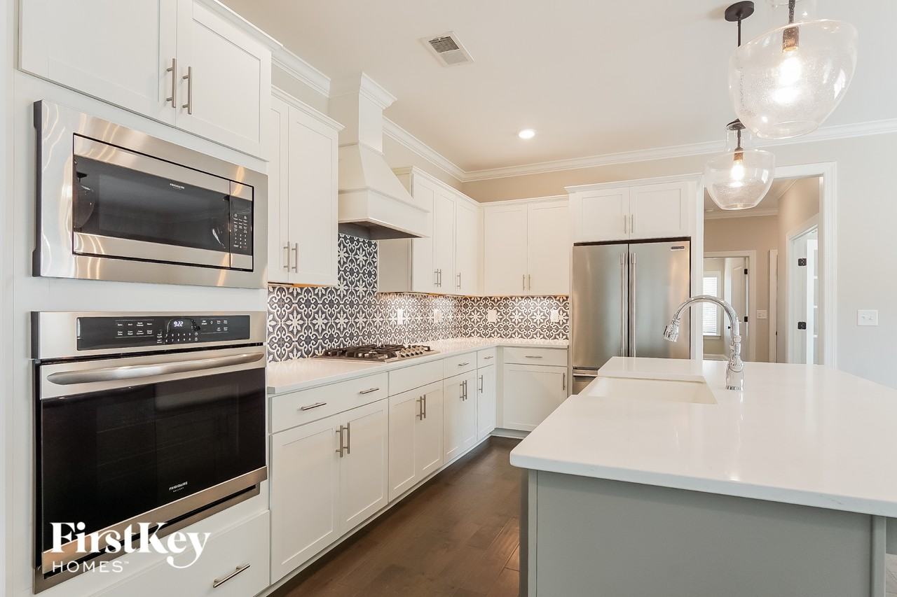 1052 Crestview Rdg - Photo 7 of 15
