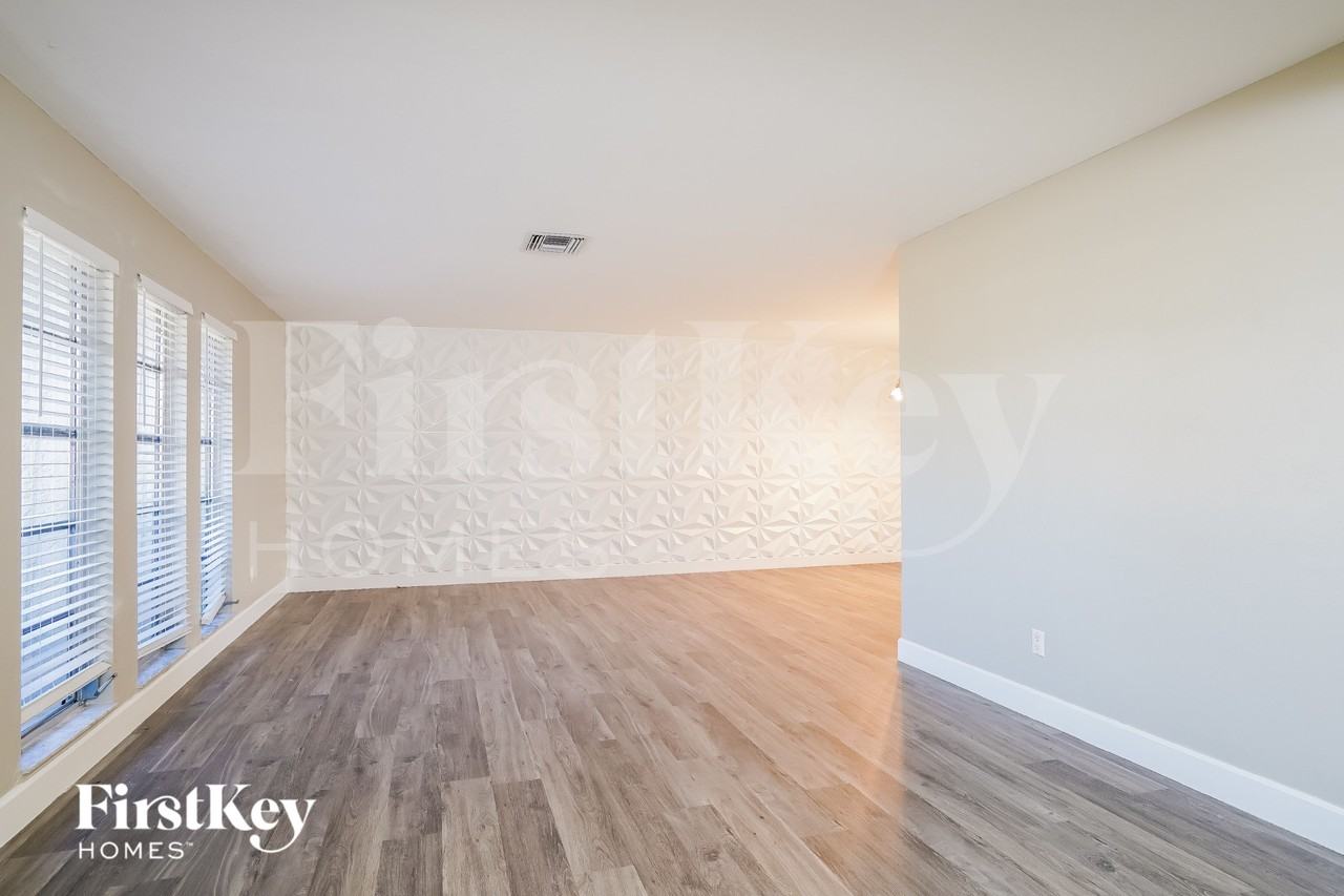 2529 Shelby Pkwy - Photo 3 of 16