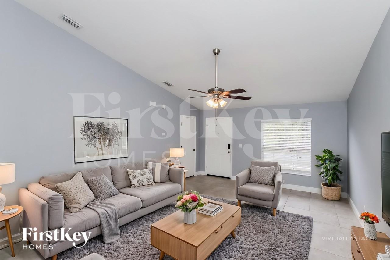 721 Carlyle Ave Se - Photo 5 of 19