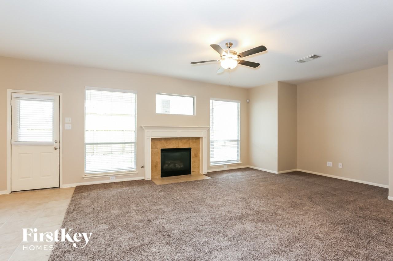 18210 Olive Tree Ct - Photo 3 of 15