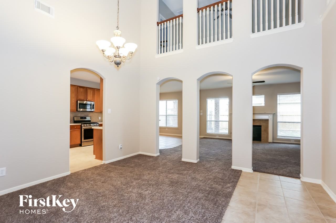 18210 Olive Tree Ct - Photo 4 of 15