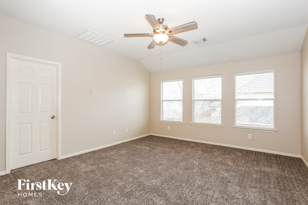 18210 Olive Tree Ct - Photo 7 of 15