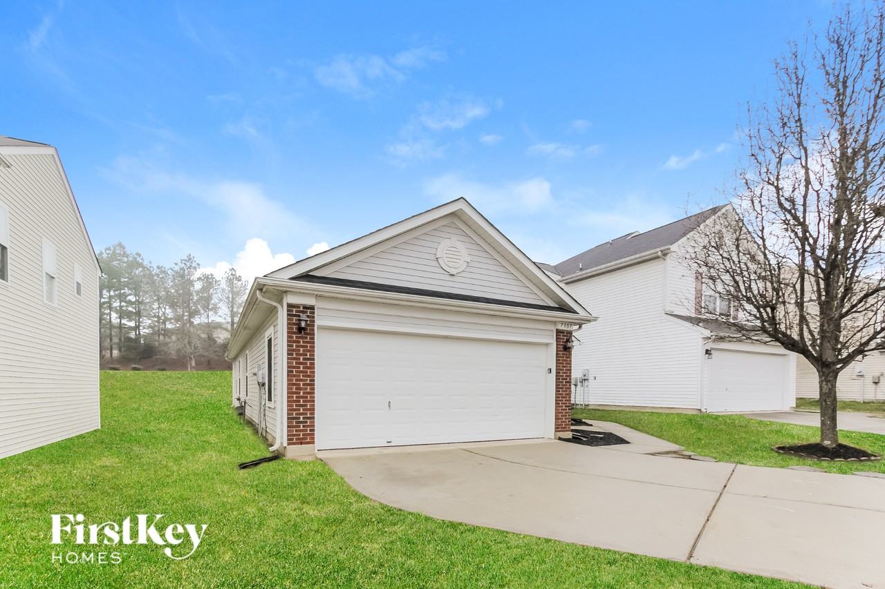 7307 Woodbourne Ln - Photo 2 of 15