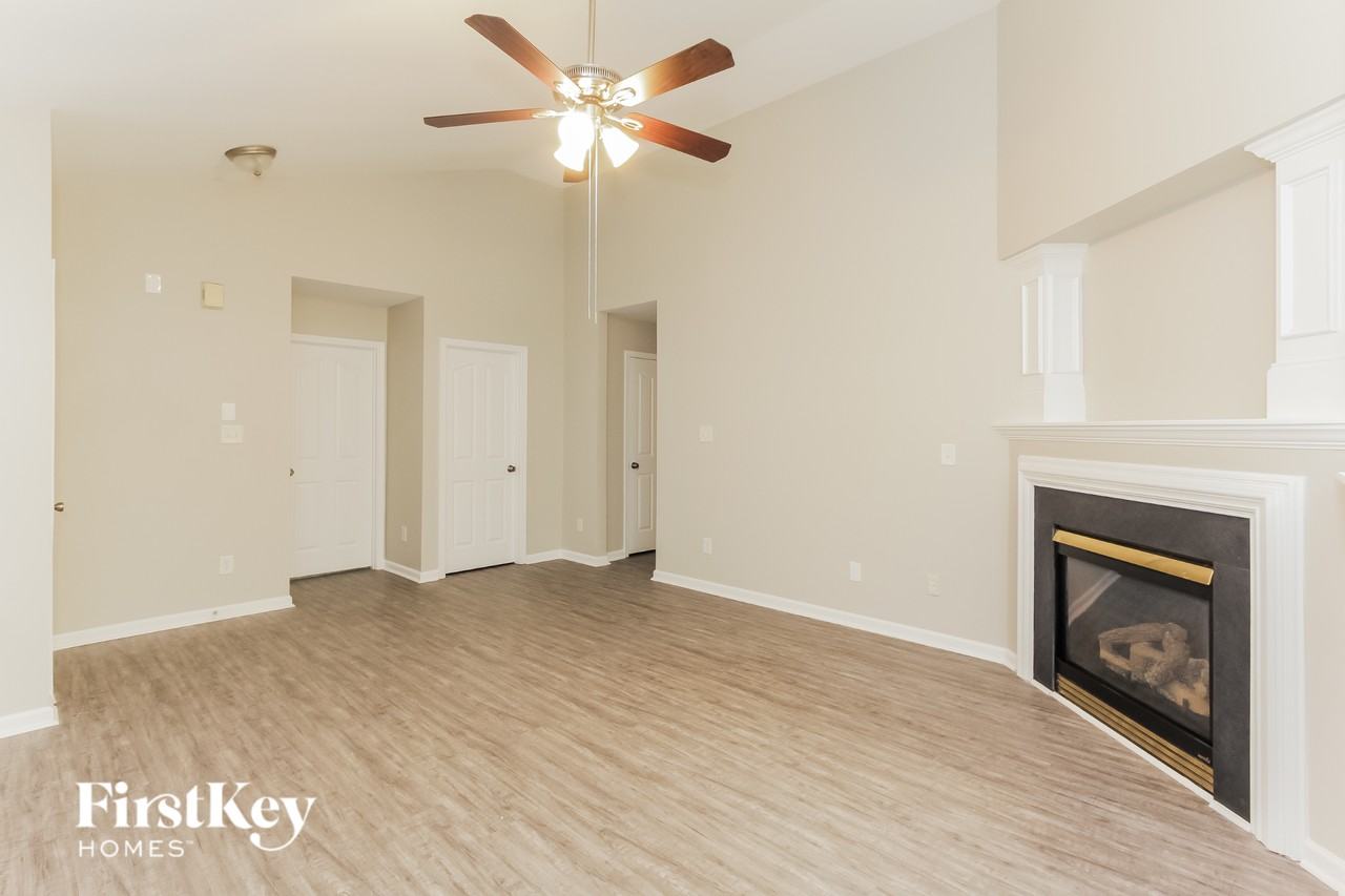 7307 Woodbourne Ln - Photo 4 of 15