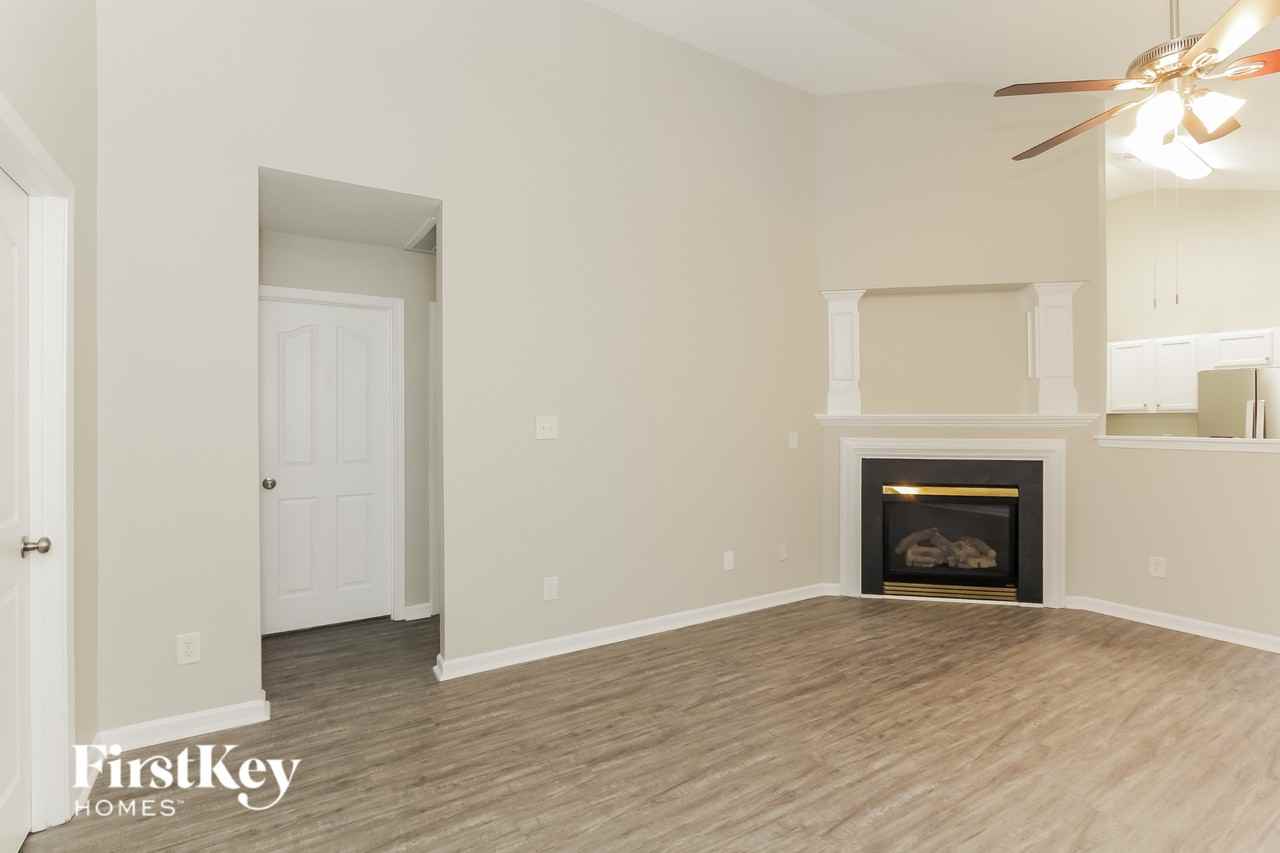 7307 Woodbourne Ln - Photo 5 of 15