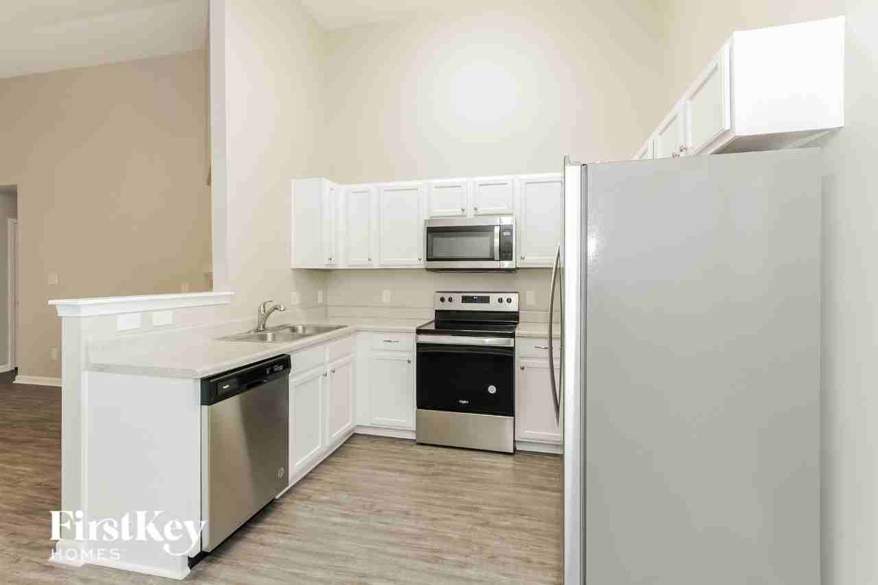 7307 Woodbourne Ln - Photo 7 of 15