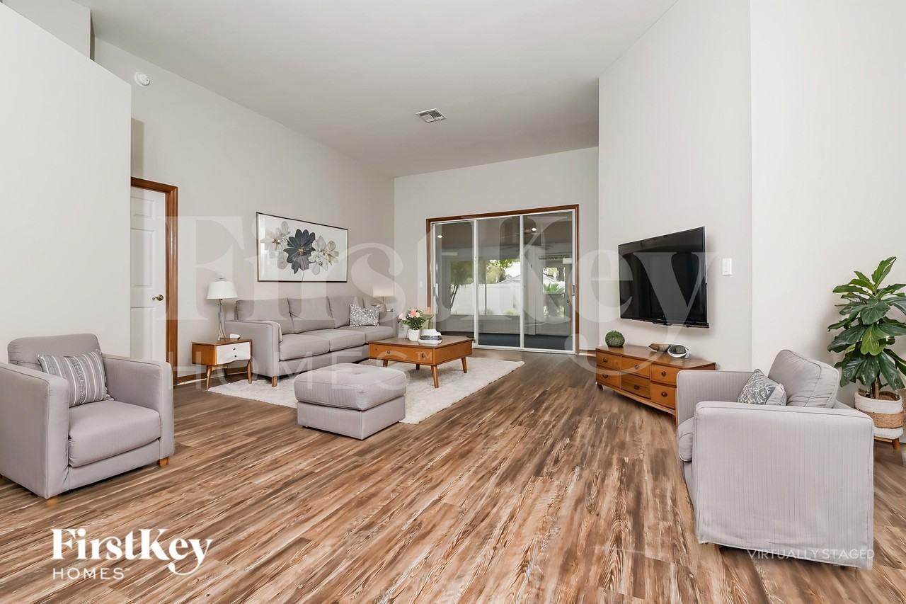 5349 Montserrat Dr - Photo 4 of 19