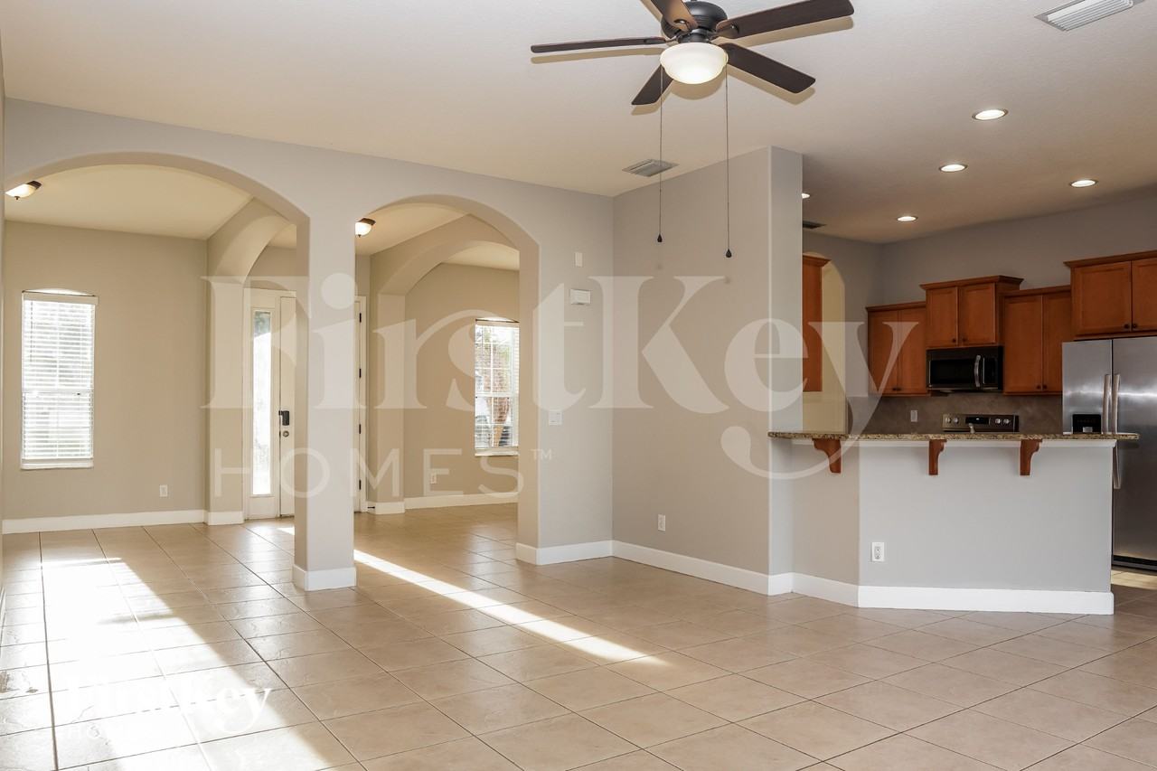 2655 Palomar Ave Se - Photo 2 of 19
