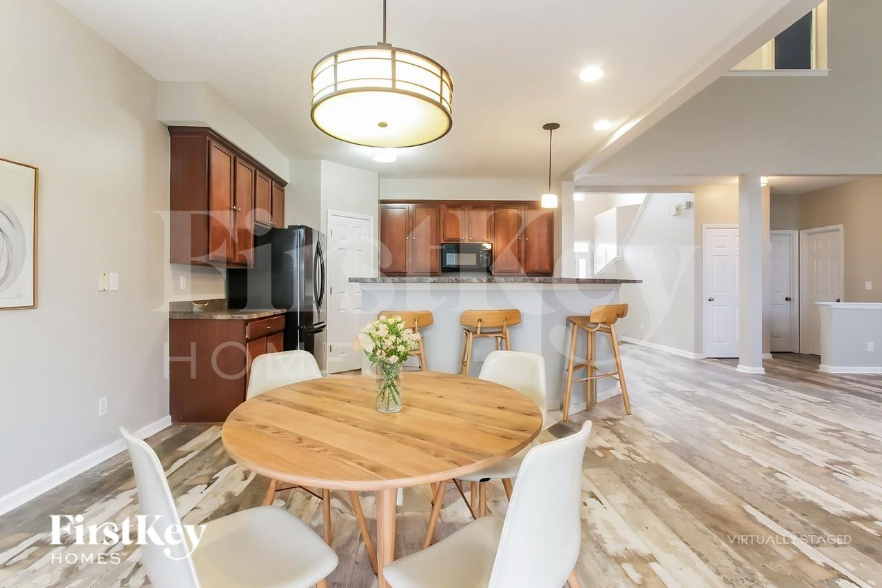 1526 Old Thicket Ct - Photo 6 of 18
