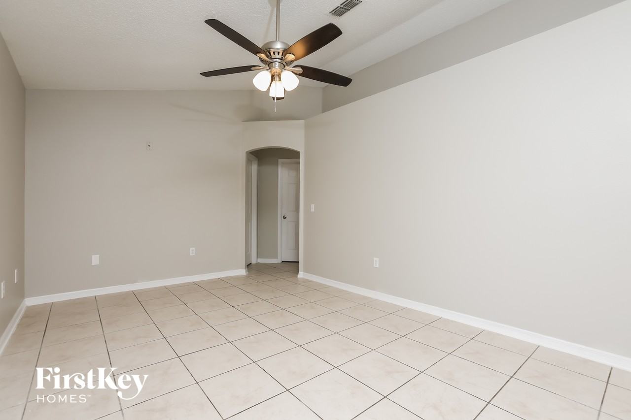 662 Armadillo Dr - Photo 3 of 15
