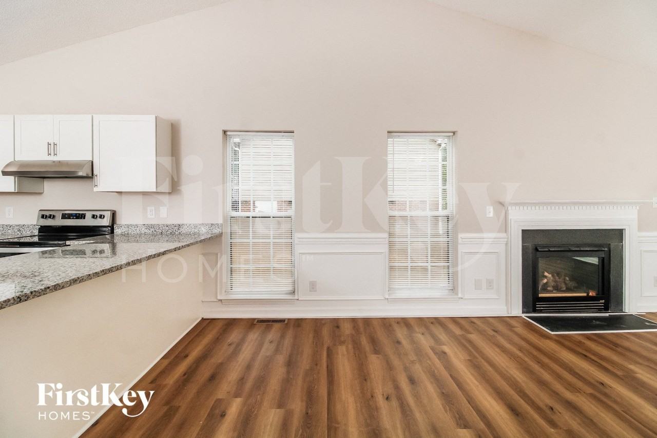 3628 Sharon Ave - Photo 4 of 15