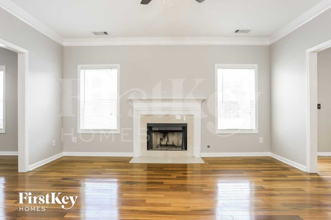 117 Lenore Way - Photo 2 of 15