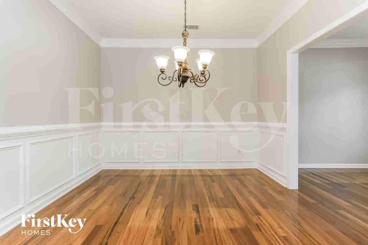 117 Lenore Way - Photo 3 of 15