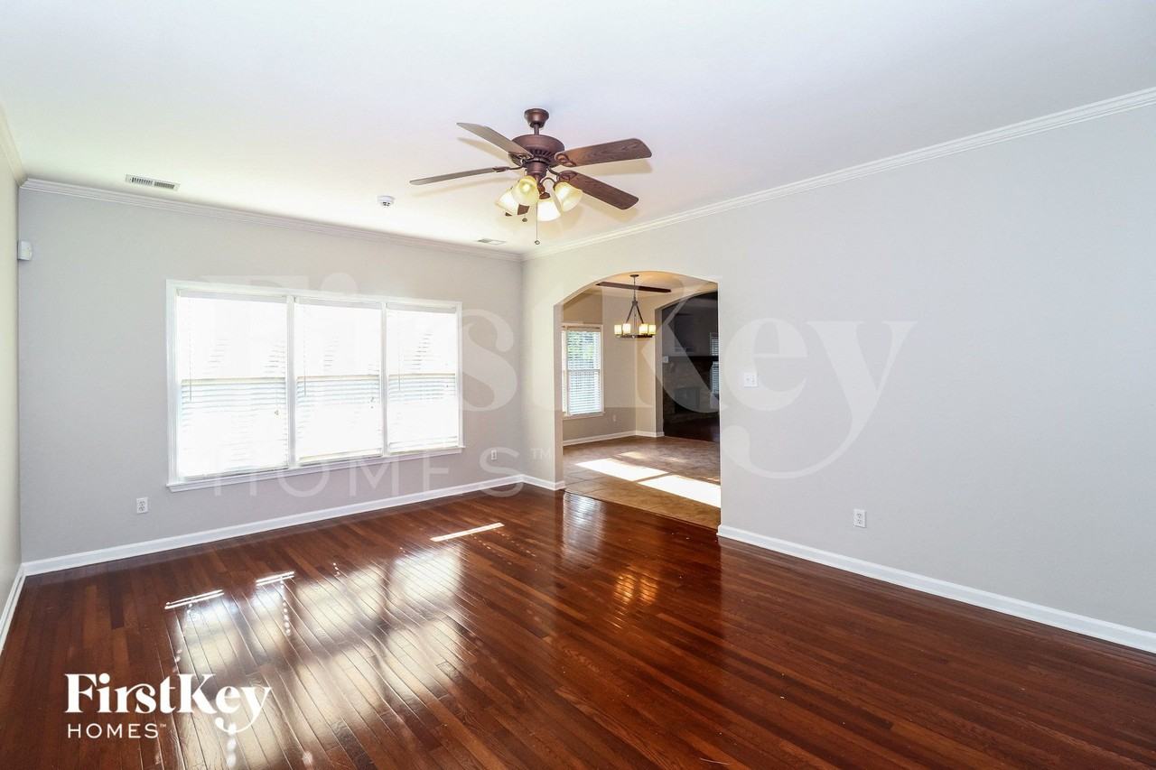 1323 Crossmont Cv - Photo 4 of 15