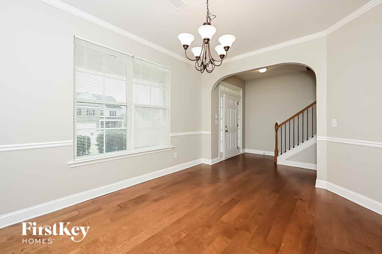 921 Piedmont Dr - Photo 3 of 15