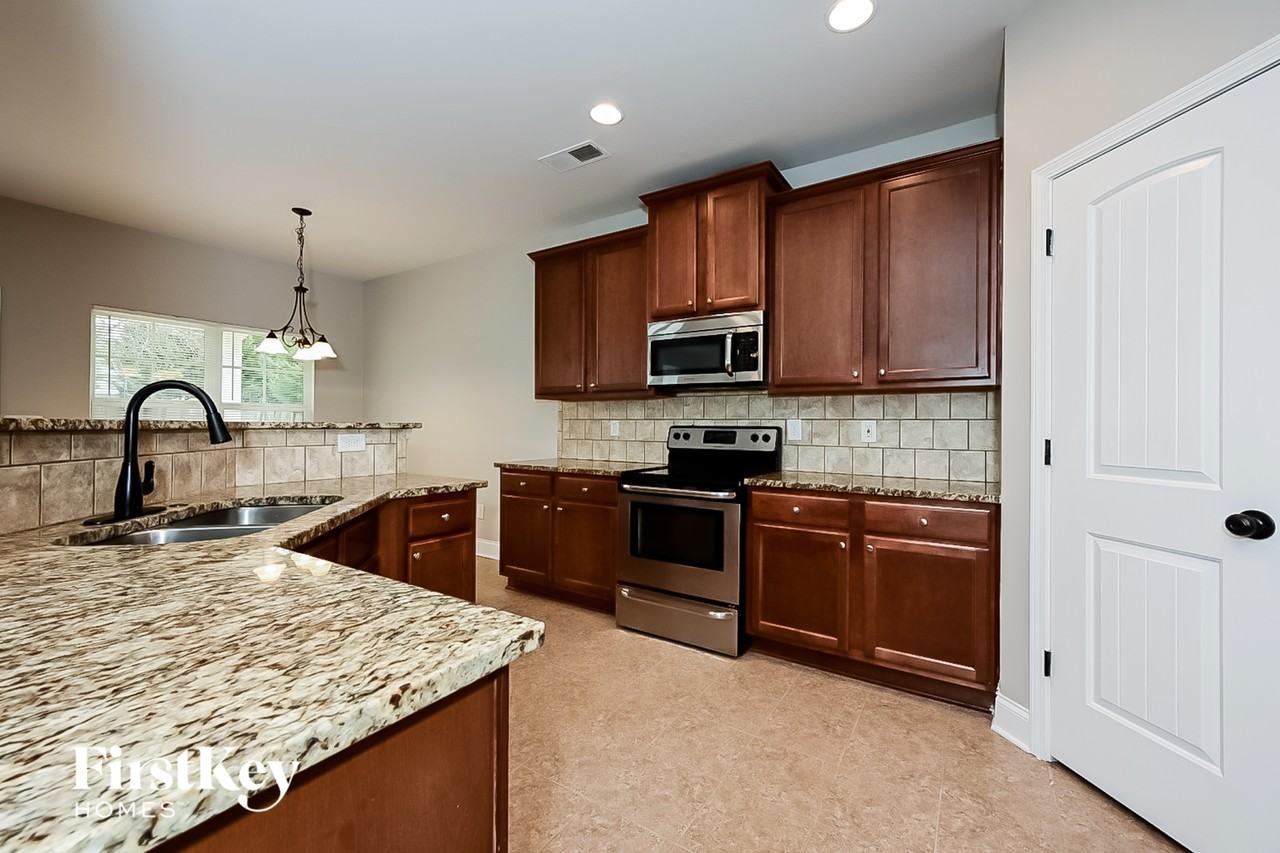 921 Piedmont Dr - Photo 5 of 15