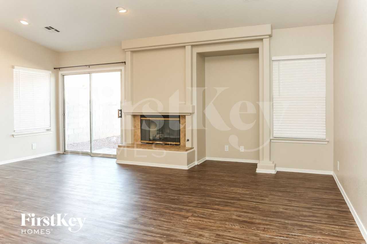 5008 Camino Del Santo Pkwy - Photo 2 of 15