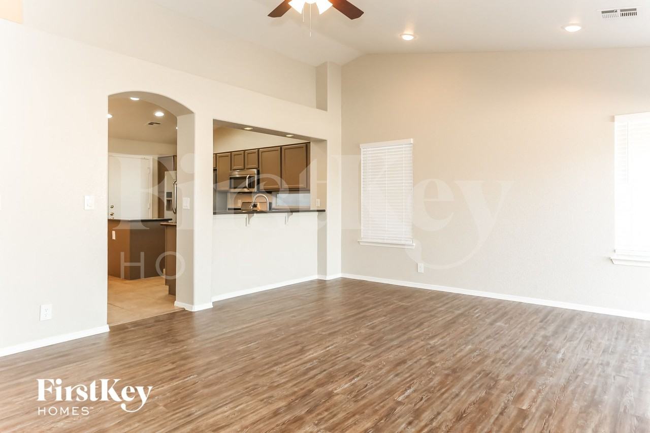 5008 Camino Del Santo Pkwy - Photo 3 of 15