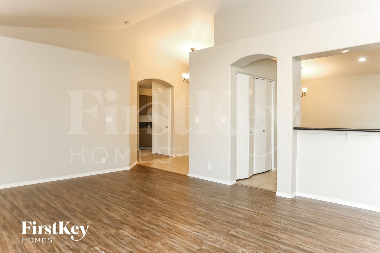 5008 Camino Del Santo Pkwy - Photo 4 of 15