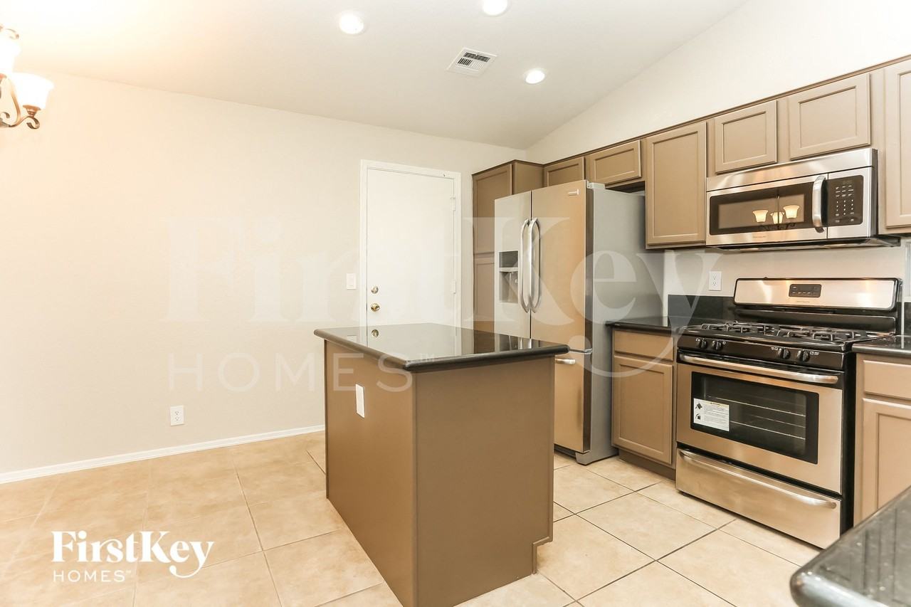 5008 Camino Del Santo Pkwy - Photo 5 of 15
