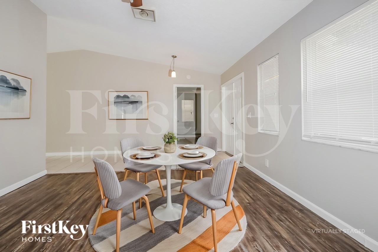 525 20th Ave N - Photo 7 of 19