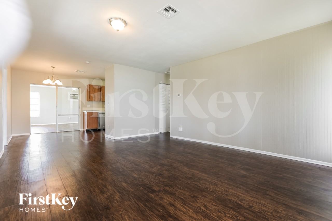19061 Cochran Blvd - Photo 2 of 16