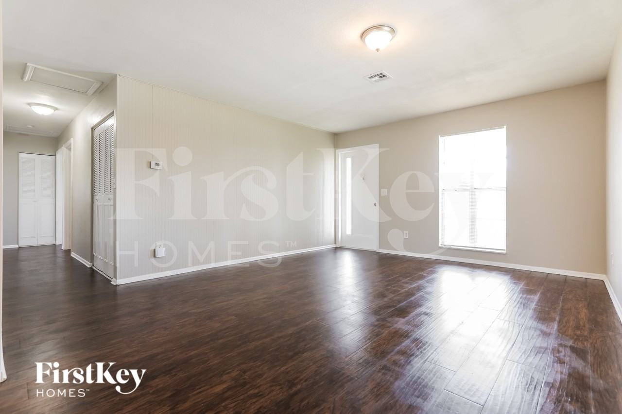 19061 Cochran Blvd - Photo 3 of 16