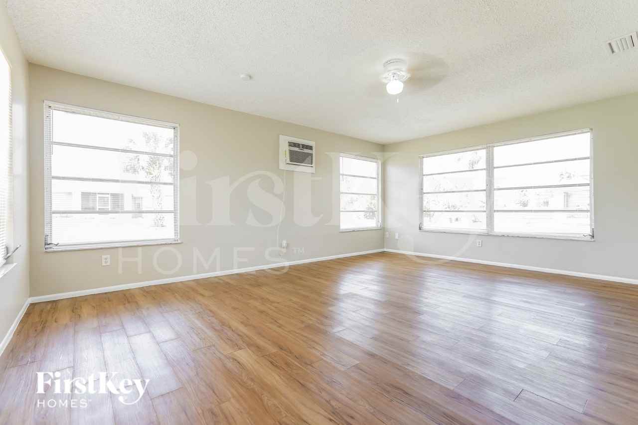 19061 Cochran Blvd - Photo 4 of 16