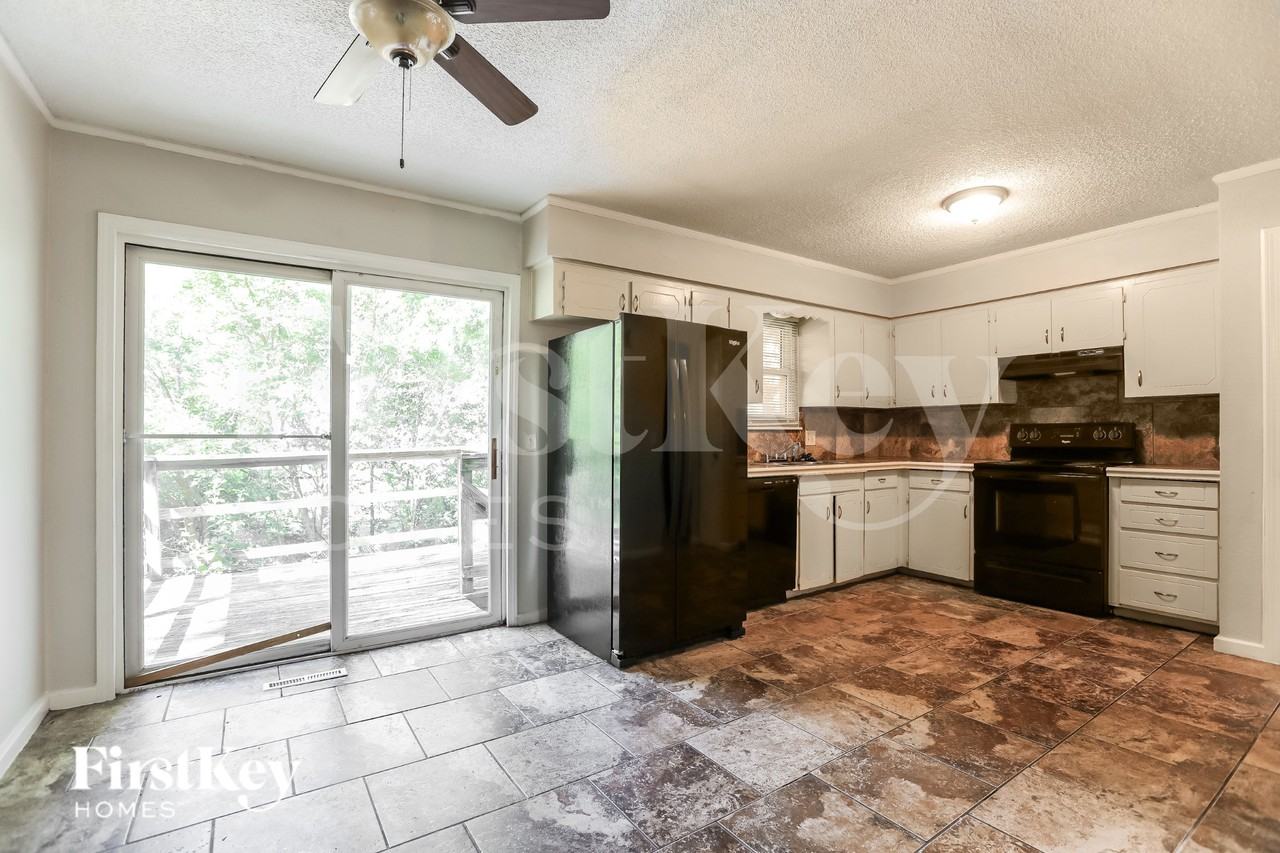 1805 S Speas Dr - Photo 5 of 19