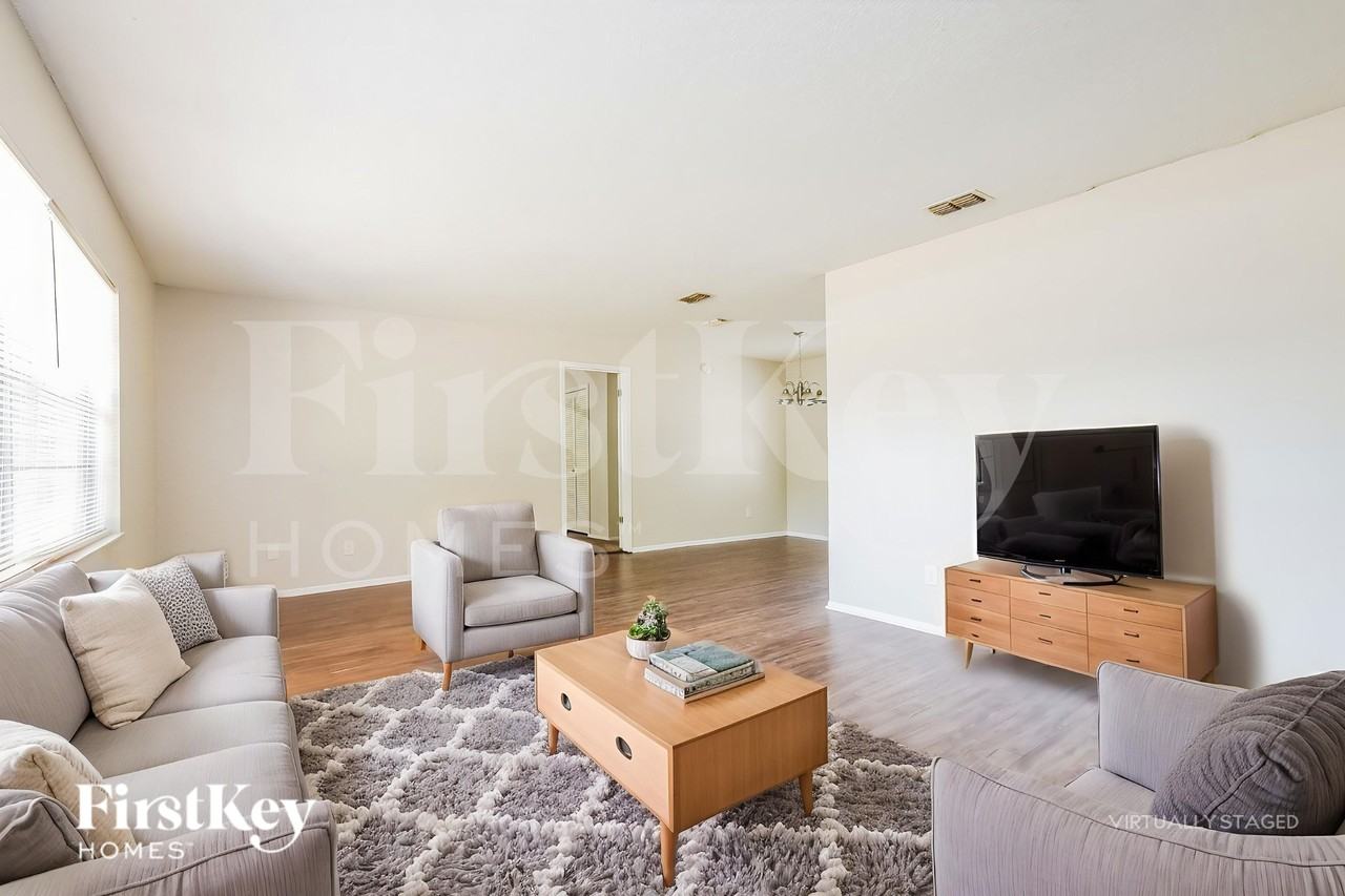 1701 Freeman Dr - Photo 3 of 20