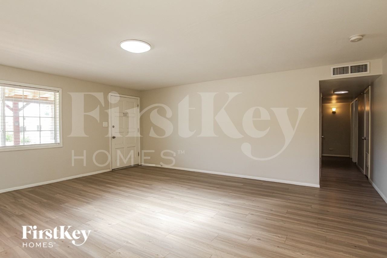 13249 N 14th Dr - Photo 2 of 19