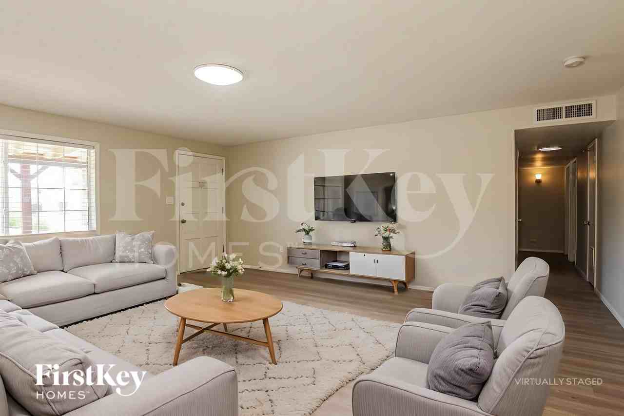 13249 N 14th Dr - Photo 3 of 19