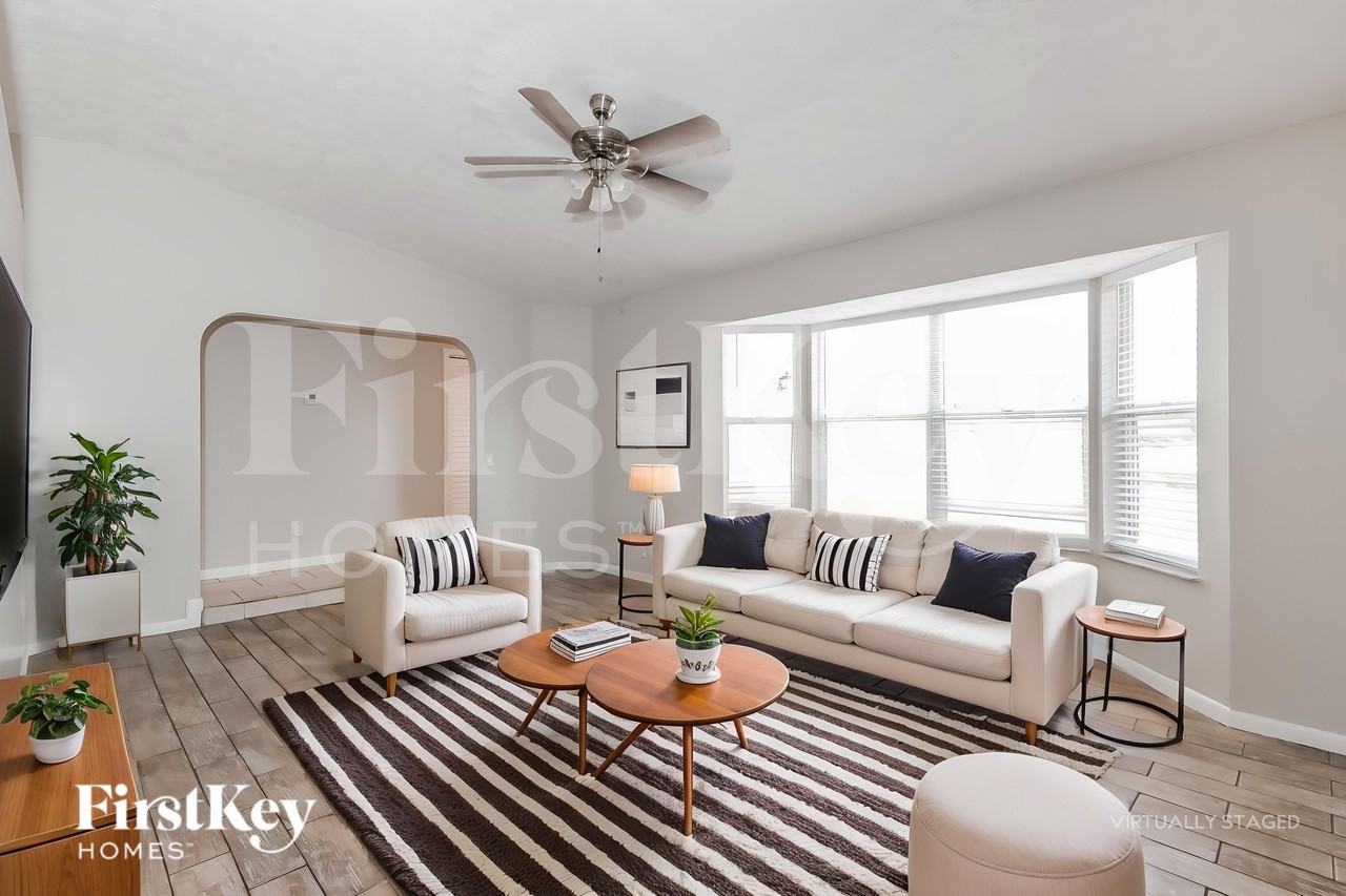 1158 Sw Hunnicut Ave - Photo 4 of 20