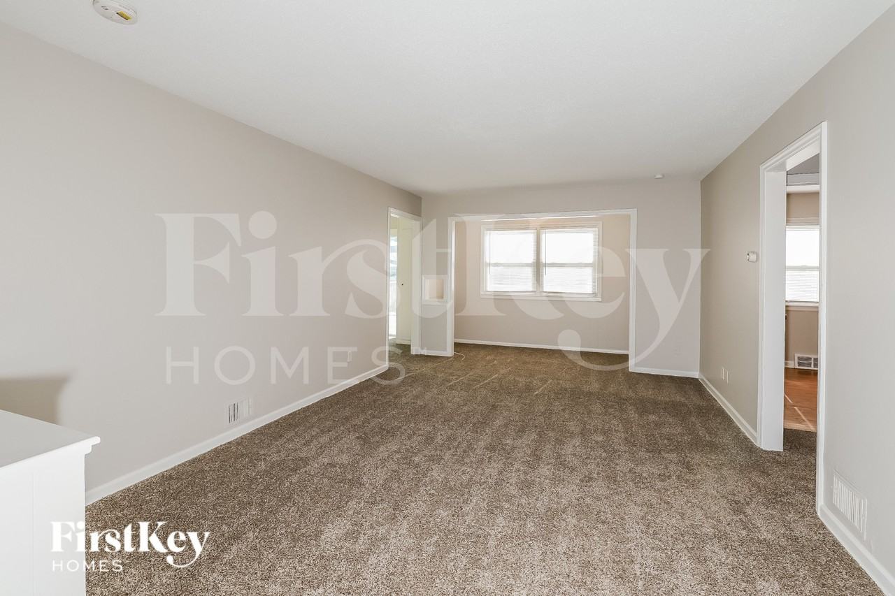 1103 Orchard Ave - Photo 2 of 18