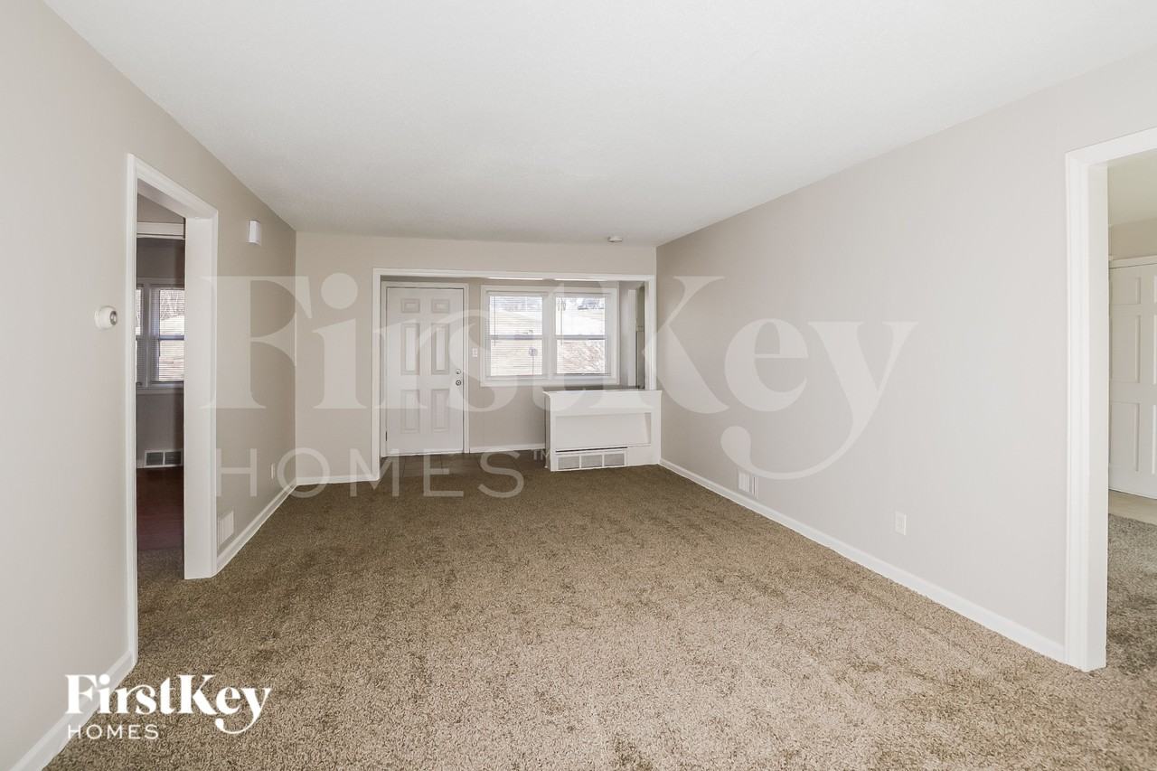 1103 Orchard Ave - Photo 4 of 18