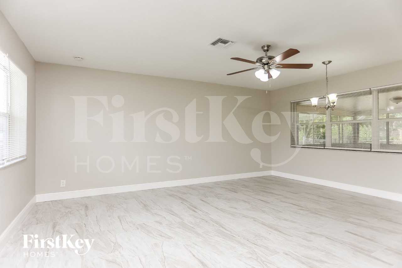 1101 Nw 18th St - Photo 3 of 19