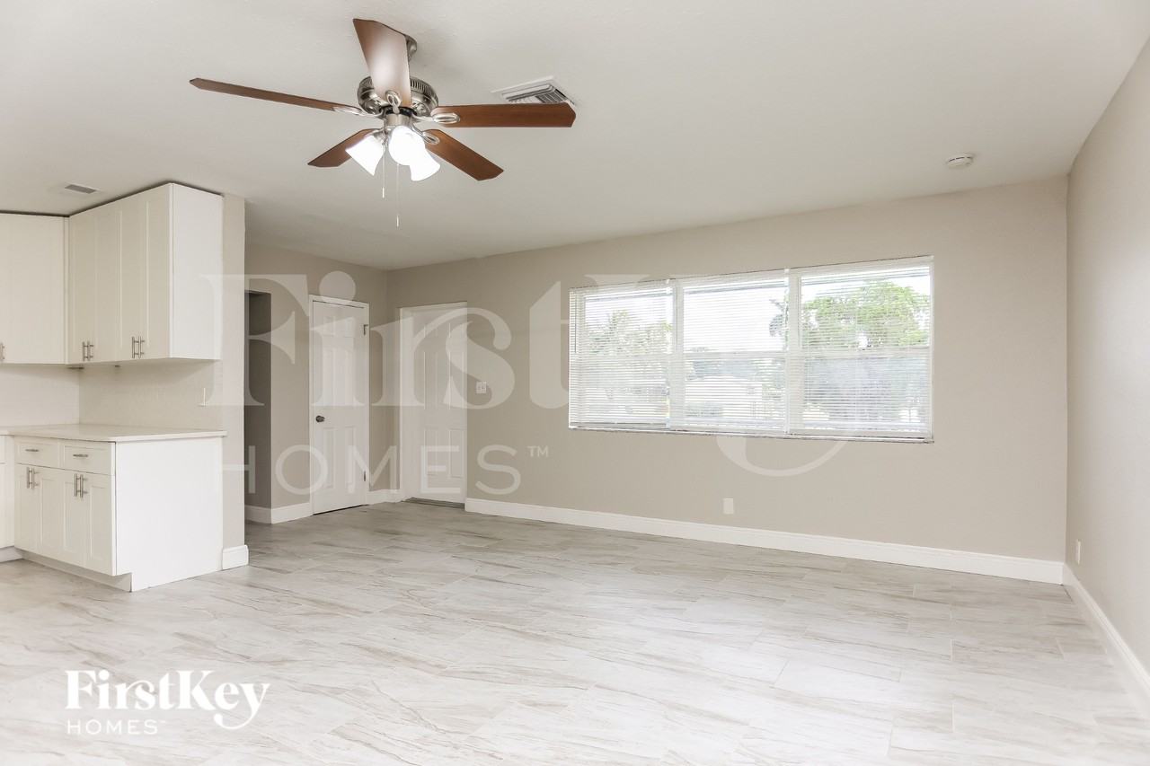 1101 Nw 18th St - Photo 6 of 19