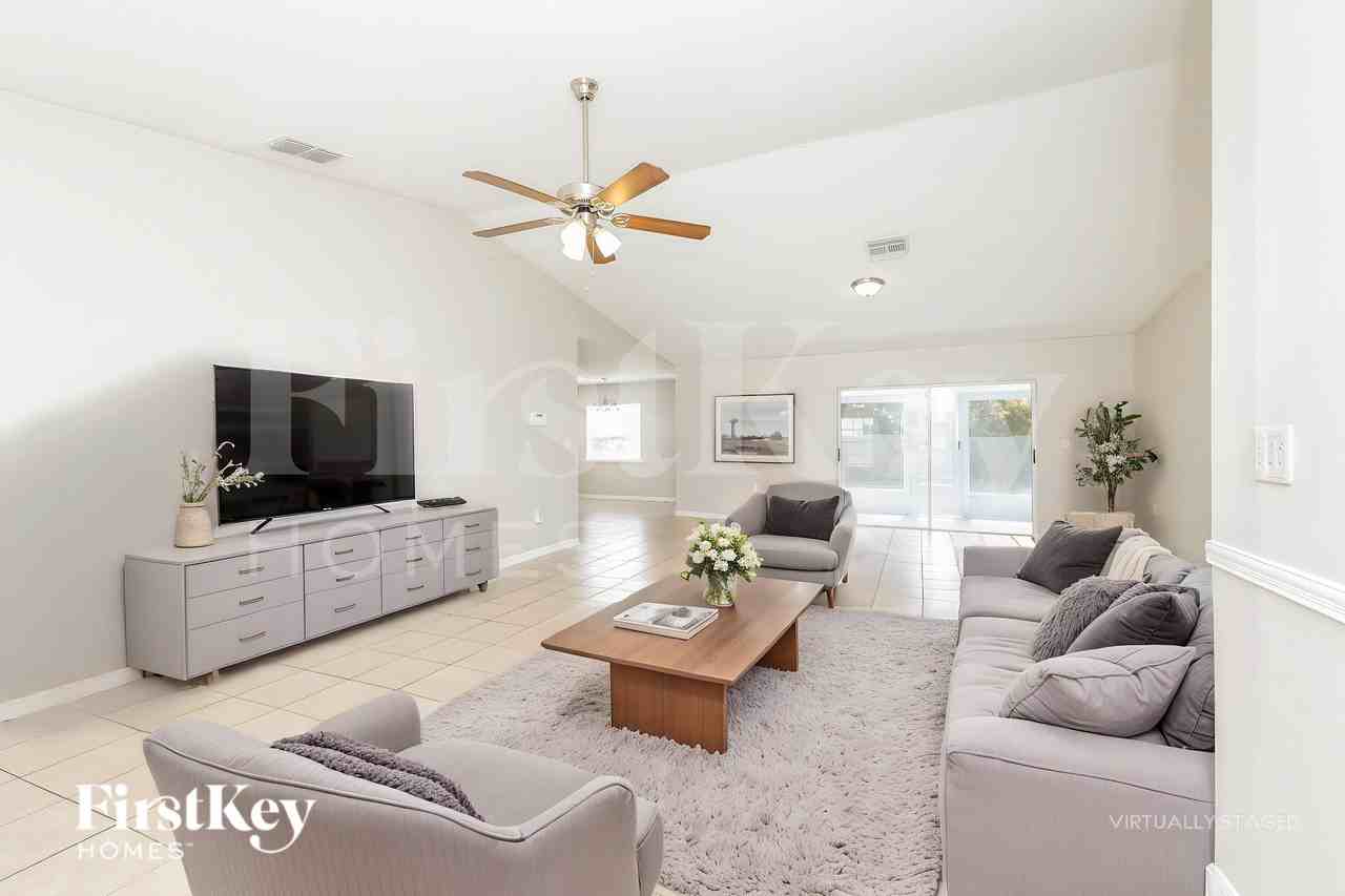 1005 Edmund Ave - Photo 4 of 19